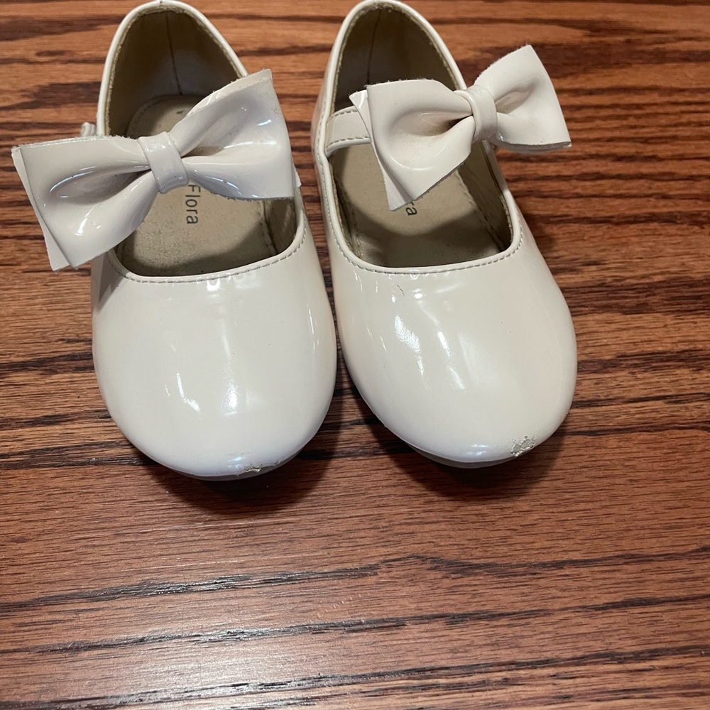Elegant Cream Kids Dress Shoes with Bow